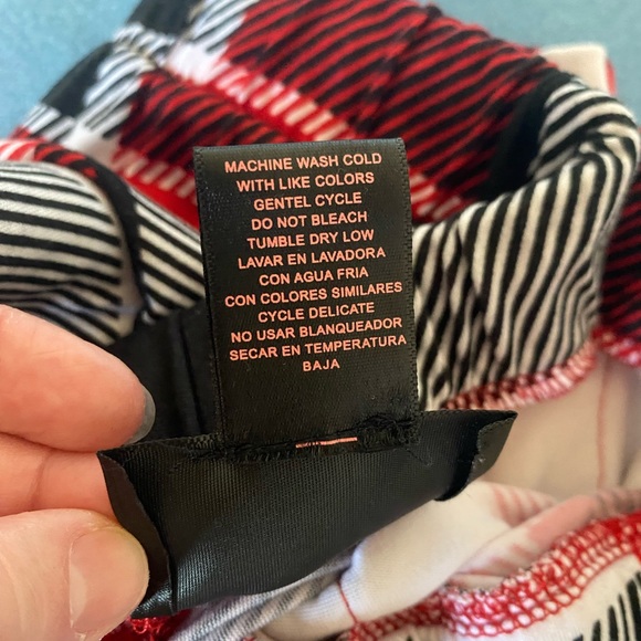 Love Maternity 2 piece pajama size:2x long sleeve red,black & white - Picture 16 of 17